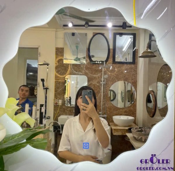 Gương đèn led tráng bạc cánh hoa GL30